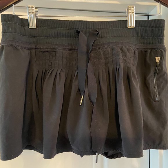 Lululemon black tennis skirt size 8 - Picture 4 of 9